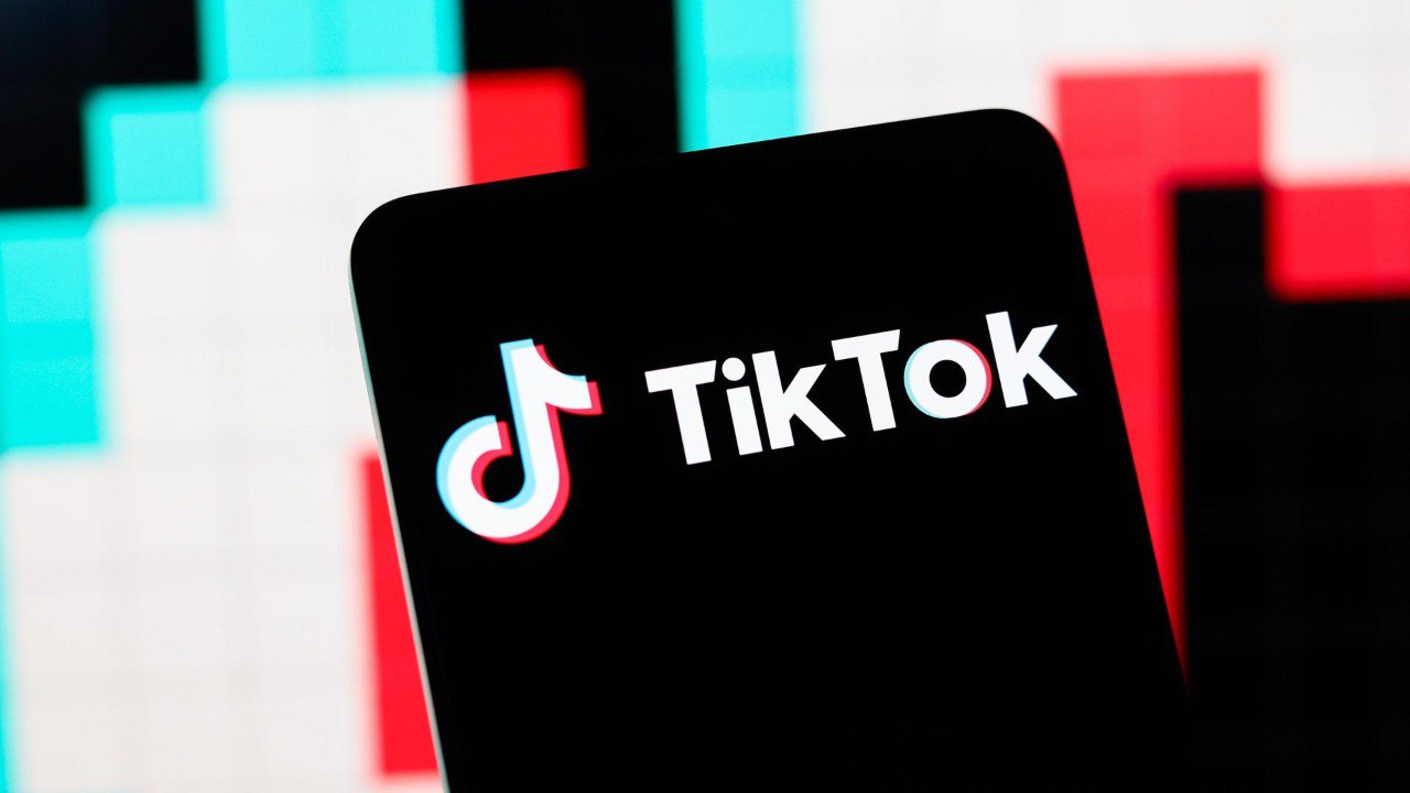 “TikTok”la bağlı DƏHŞƏTLİ FAKTLAR: Azyaşlı qızların açıq-saçıq videolarından pul qazanır