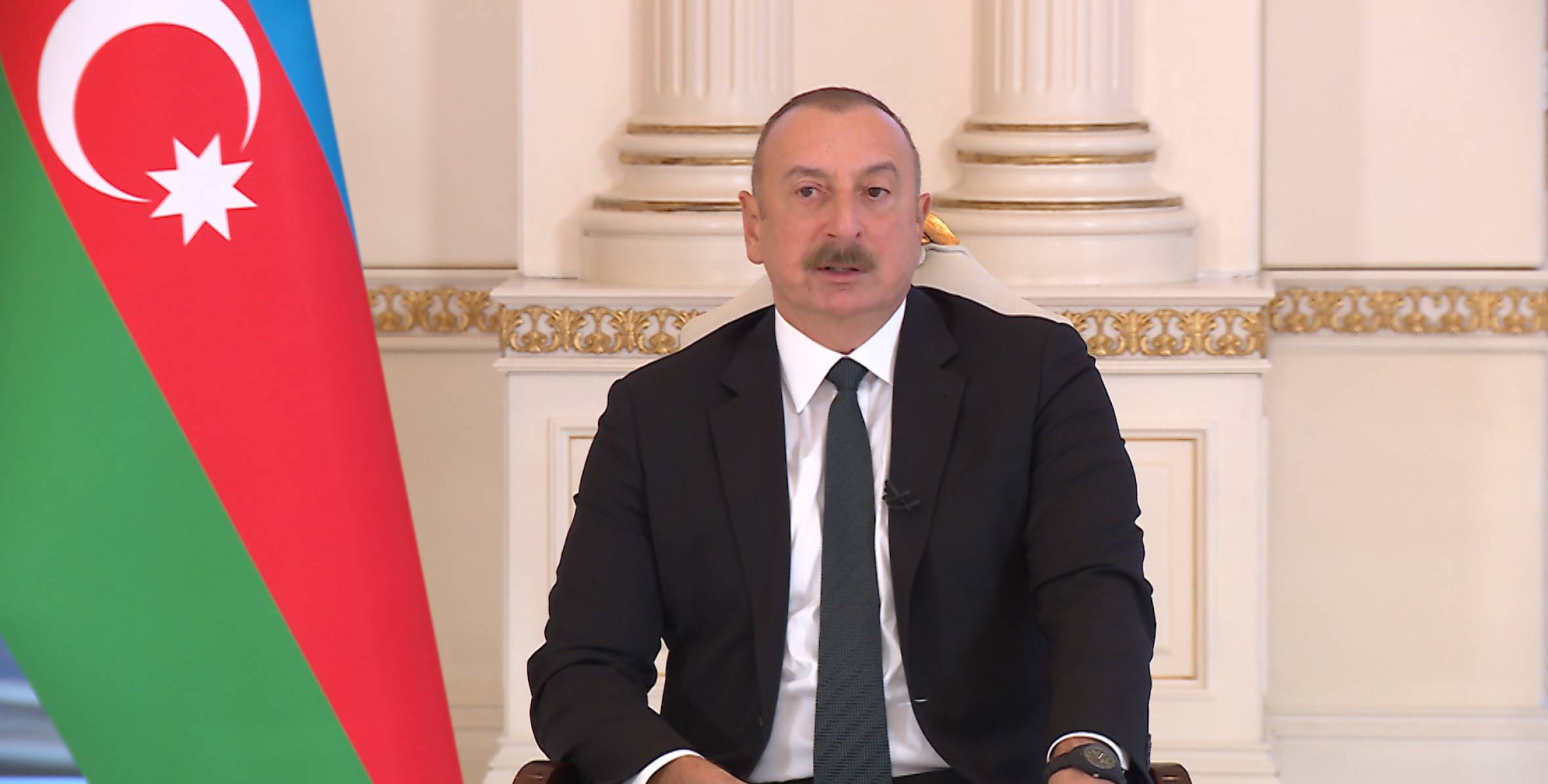 “Bakı-Tbilisi-Qars dəmir yolunun Türk dünyasını birləşdirmək üçün çox böyük faydası var” - Prezident - VİDEO