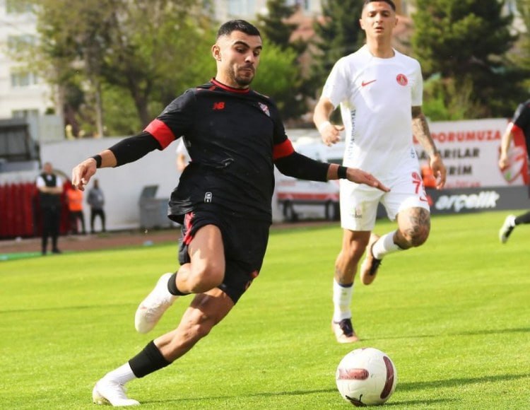 Türkiyə klubu azərbaycanlı futbolçuya yeni müqavilə təklif edəcək