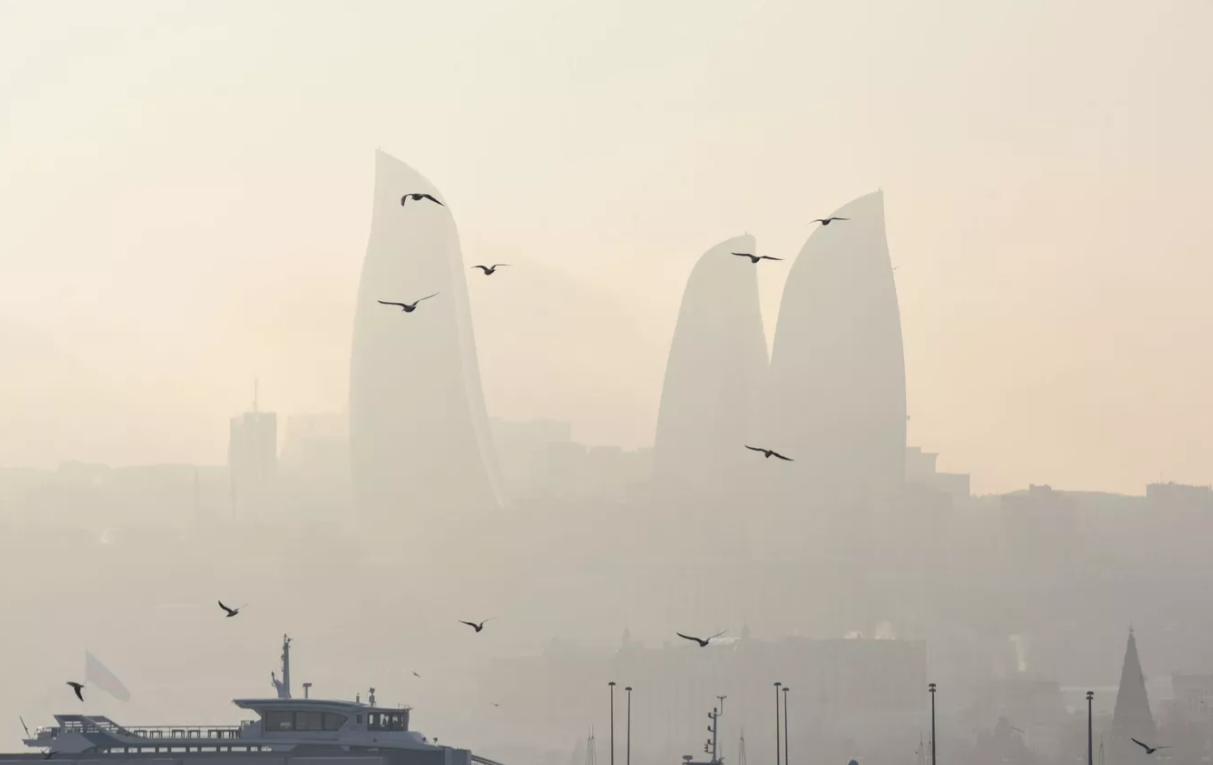 FAKTİKİ HAVA: Dumanlı hava sabahadək davam edəcək