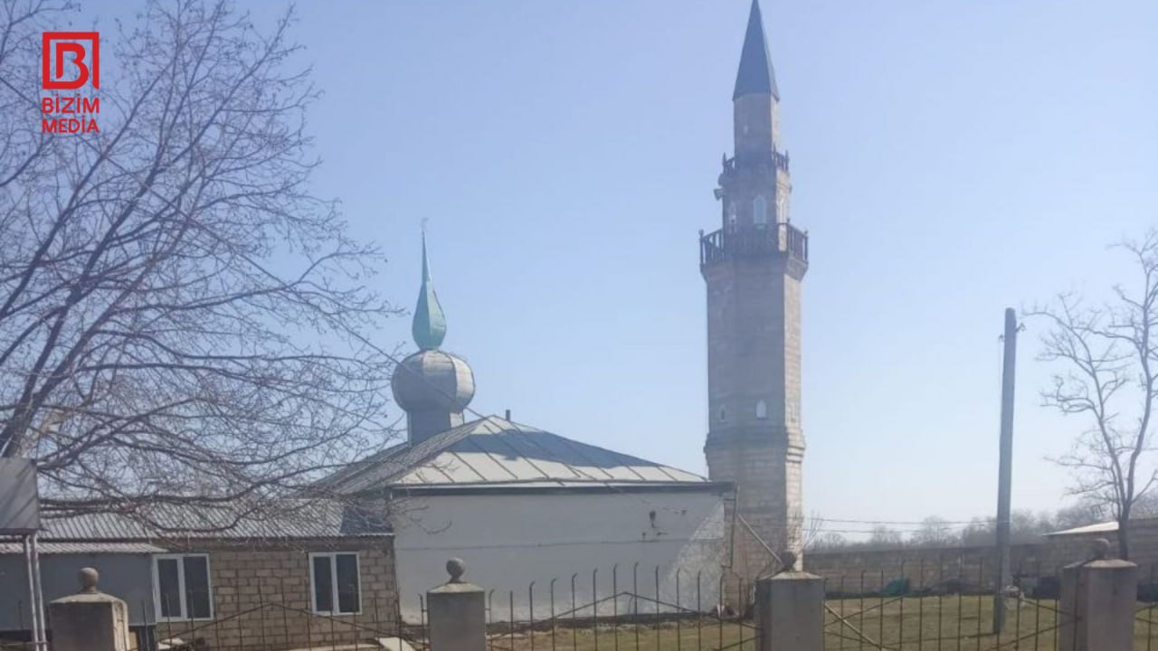 Keçmiş qayınatasını məscidin önündə bıçaqlayıbmış... - Qusardakı cinayətin TƏFƏRRÜATI – FOTO Keçmiş qayınatasını məscidin önündə bıçaqlayıbmış... - Qusardakı cinayətin TƏFƏRRÜATI – FOTO