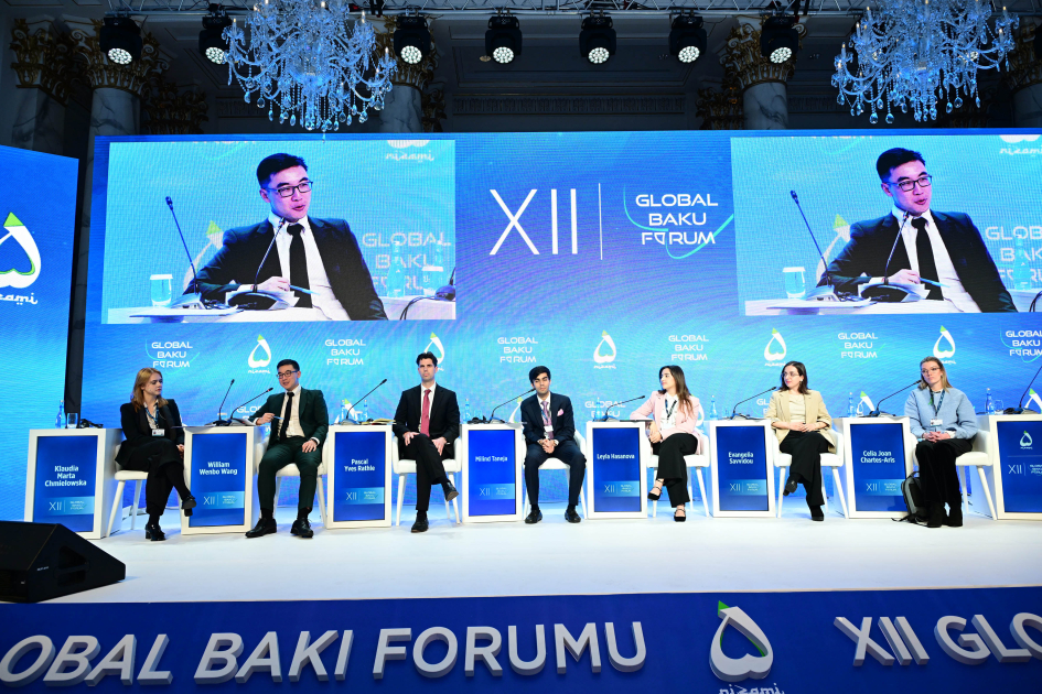 XII Qlobal Bakı Forumu: “Gənclər danışsın, biz dinləyək” mövzusunda panel iclas keçirildi - FOTO