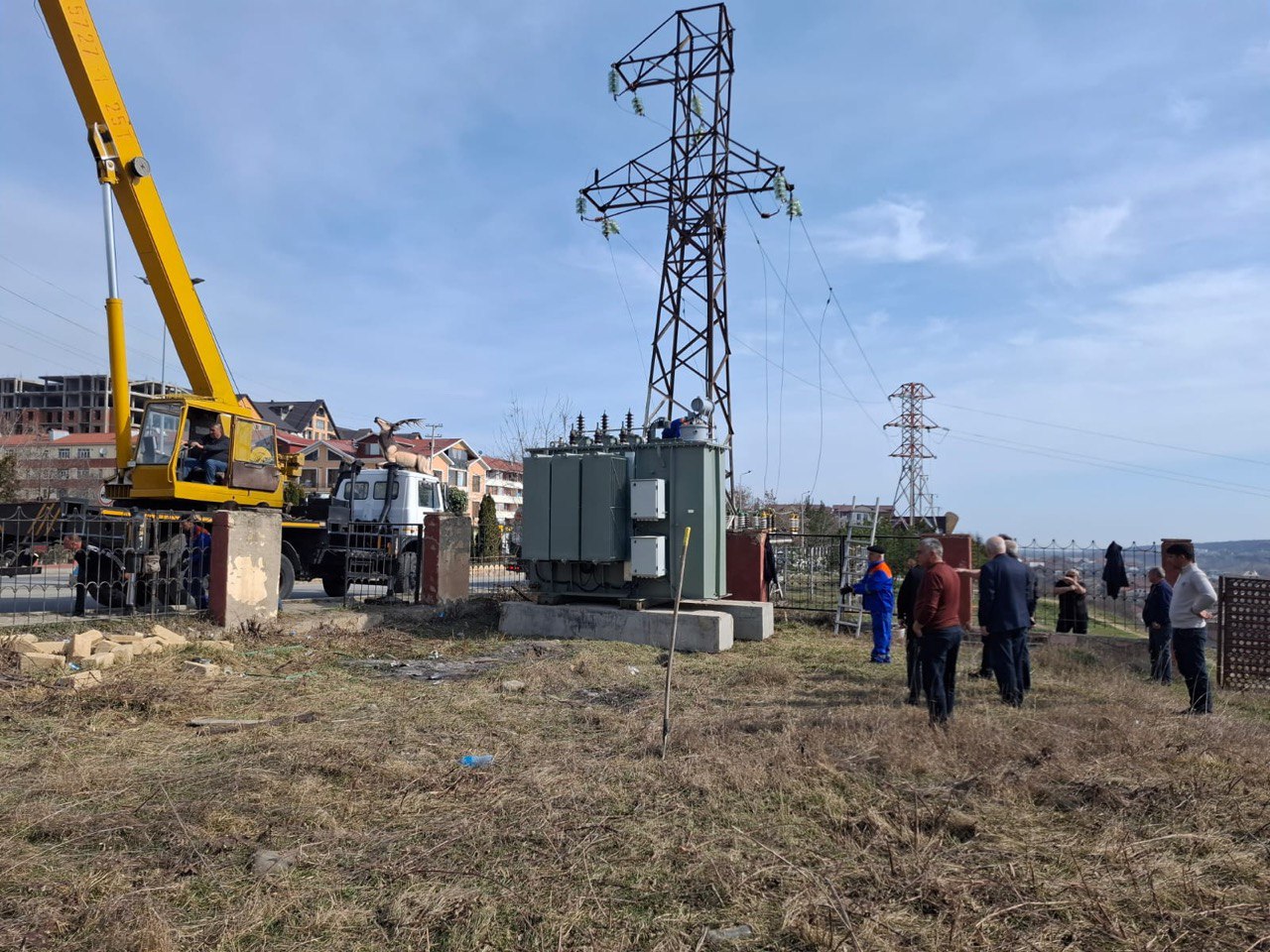 Qusarın 2 kəndində elektrik xətləri yenilənib, 3 kəndində işlər gedir - FOTO