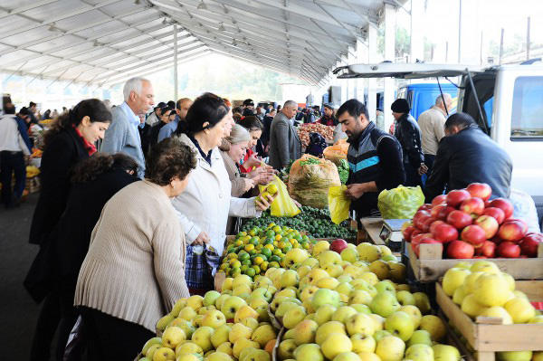 Bayram günlərində bazarlarda ticarət ZƏİFLƏDİ - VİDEO