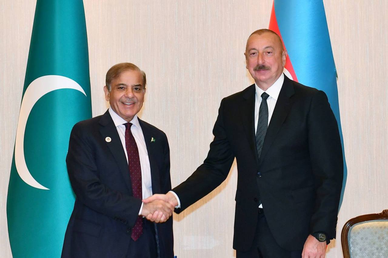 İlham Əliyevdən Şahbaz Şərifə TƏBRİK: “Dostluq münasibətlərimiz dərinləşəcək”
