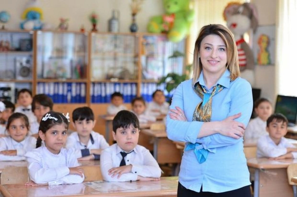 Sabah bəzi məktəblərdə dərs günüdür Sabah bəzi məktəblərdə dərs günüdür