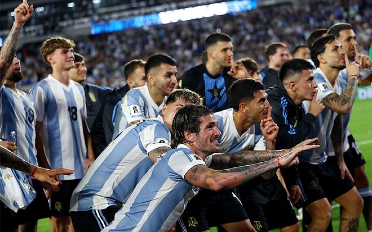 Argentina millisi Braziliyanı darmadağın etdi - VİDEO Argentina millisi Braziliyanı darmadağın etdi - VİDEO