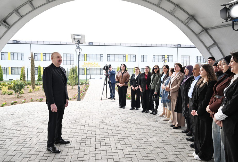 Prezident: "İkinci Qarabağ müharibəsi tarixdə şanlı səhifəmiz kimi əbədi qalacaq" Prezident: "İkinci Qarabağ müharibəsi tarixdə şanlı səhifəmiz kimi əbədi qalacaq"