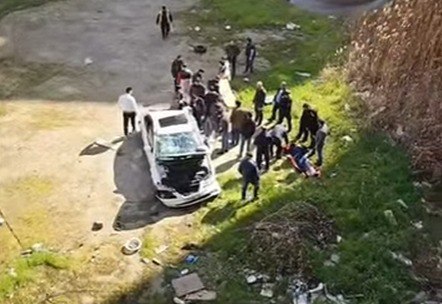 Bakıda park halında olan avtomobil dərəyə yuvarlandı: Xəsarət alan var - FOTO Bakıda park halında olan avtomobil dərəyə yuvarlandı: Xəsarət alan var - FOTO