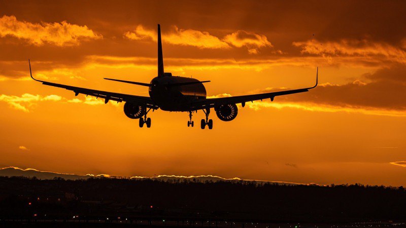 Pilot 2 saatlıq uçuşdan sonra təyyarəni geri qaytardı - Bu əşyasını evində unudubmuş... - FOTO Pilot 2 saatlıq uçuşdan sonra təyyarəni geri qaytardı - Bu əşyasını evində unudubmuş... - FOTO