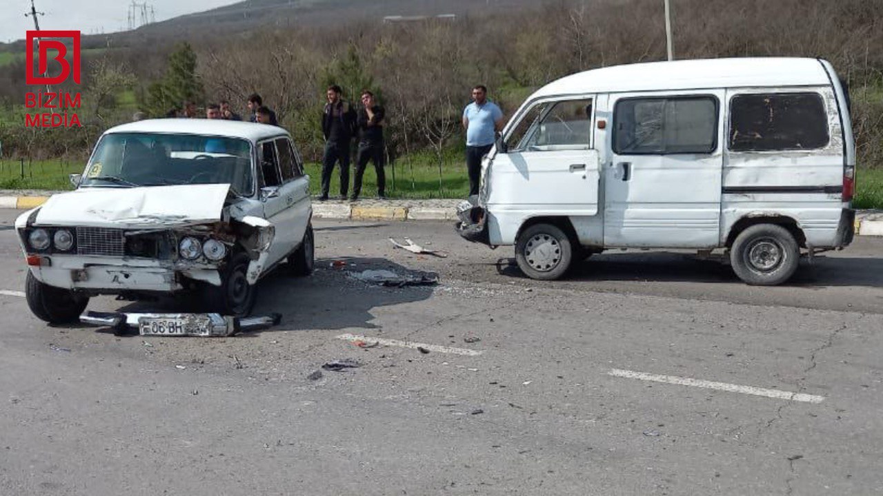 Ağsuda ağır qəza: 8 nəfər xəsarət aldı - FOTO Ağsuda ağır qəza: 8 nəfər xəsarət aldı - FOTO