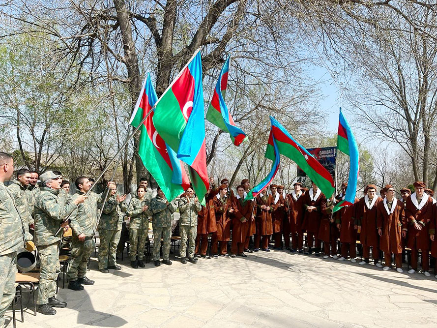 Azərbaycan Ordusunda Ramazan bayramı qeyd edildi - FOTO Azərbaycan Ordusunda Ramazan bayramı qeyd edildi - FOTO