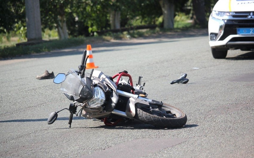 Daha bir motosiklet QƏZASI – Sürücü xəstəxanalıq oldu Daha bir motosiklet QƏZASI – Sürücü xəstəxanalıq oldu