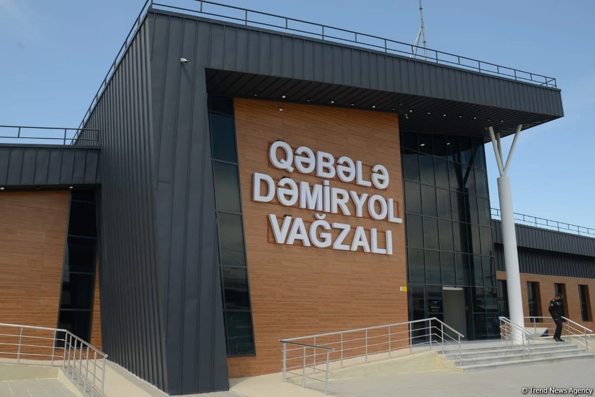 Sərnişinlər Qəbələ Dəmiryol Vağzalında gözləmə zalına niyə buraxılmırlar?