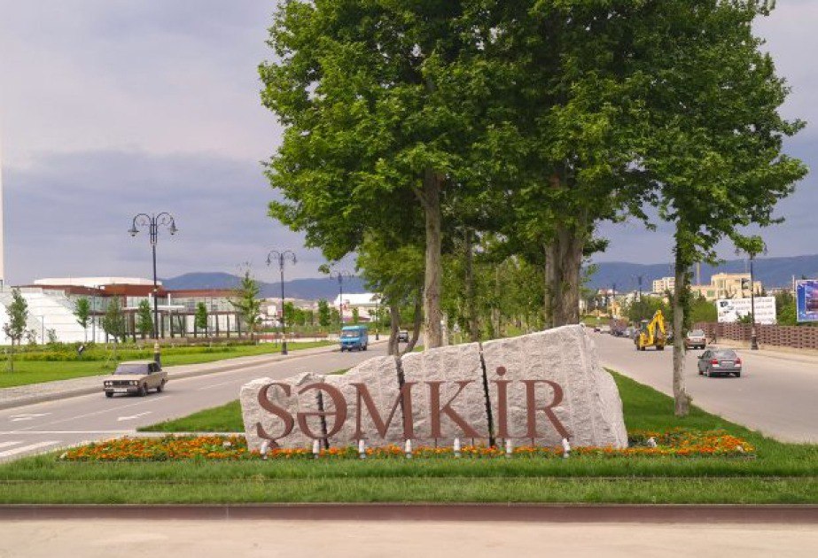 Şəmkirdə DƏHŞƏT: Məktəbli qızı aldadıb evinə gətirdi, övladları üçün “bacım uşaqlarıdır” dedi... Şəmkirdə DƏHŞƏT: Məktəbli qızı aldadıb evinə gətirdi, övladları üçün “bacım uşaqlarıdır” dedi...