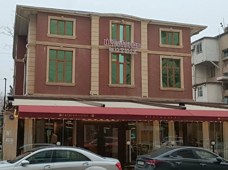 Sakinləri aldadıb, binanın həyətində restoran tikdilər: "Zəfəran Otdıx" yüzlərlə ailənin kabusuna çevrilib - VİDEO