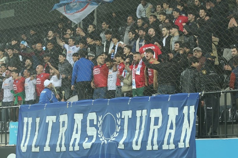 “Turan Tovuz”un futbolçusu azarkeşlərlə dalaşdı - VİDEO