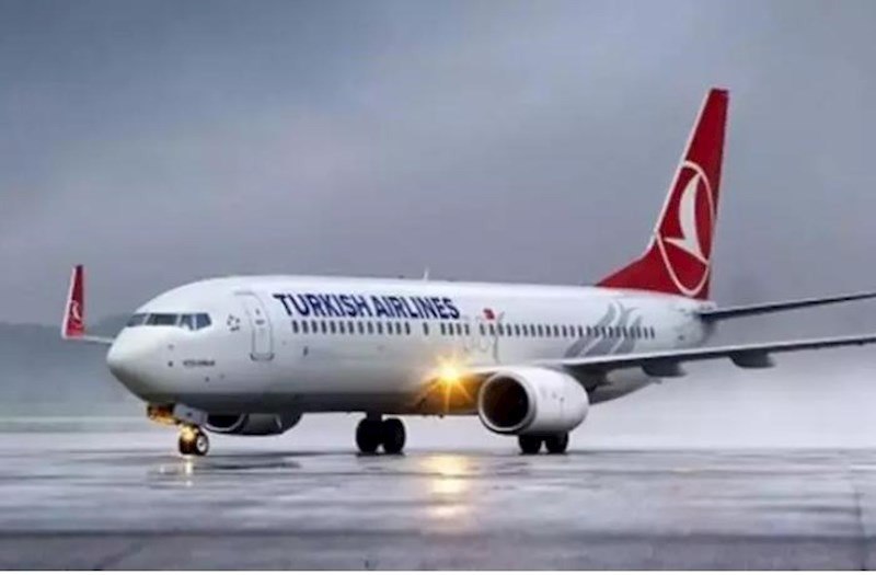 Türkiyəyə məxsus sərnişin təyyarəsini İLDIRIM VURDU - VİDEO Türkiyəyə məxsus sərnişin təyyarəsini İLDIRIM VURDU - VİDEO