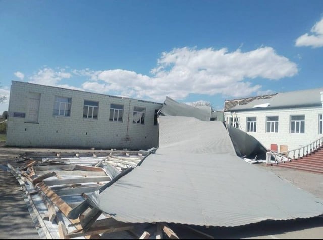 Şəmkirdə məktəbin damını külək uçurdu: 750 şagird… - FOTO