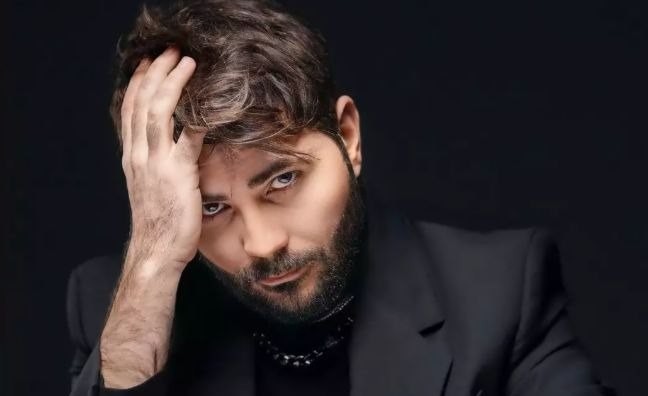 Müğənni Elçin Cəfərovun görün əsl adı nə imiş Müğənni Elçin Cəfərovun görün əsl adı nə imiş