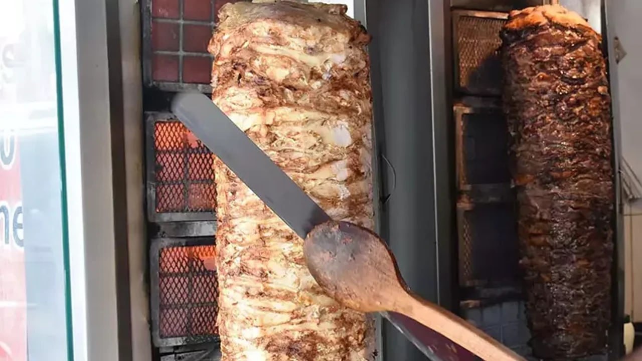 Toyuq dönəri yeyənlərə ŞOK XƏBƏRDARLIQ Toyuq dönəri yeyənlərə ŞOK XƏBƏRDARLIQ