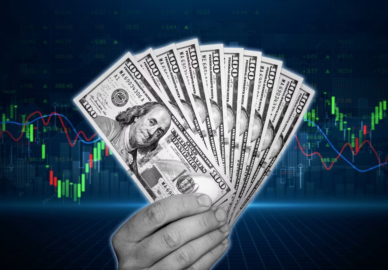 KİV: Dollar investorlar üçün təhlükəsiz sığınacaq kimi görünmür