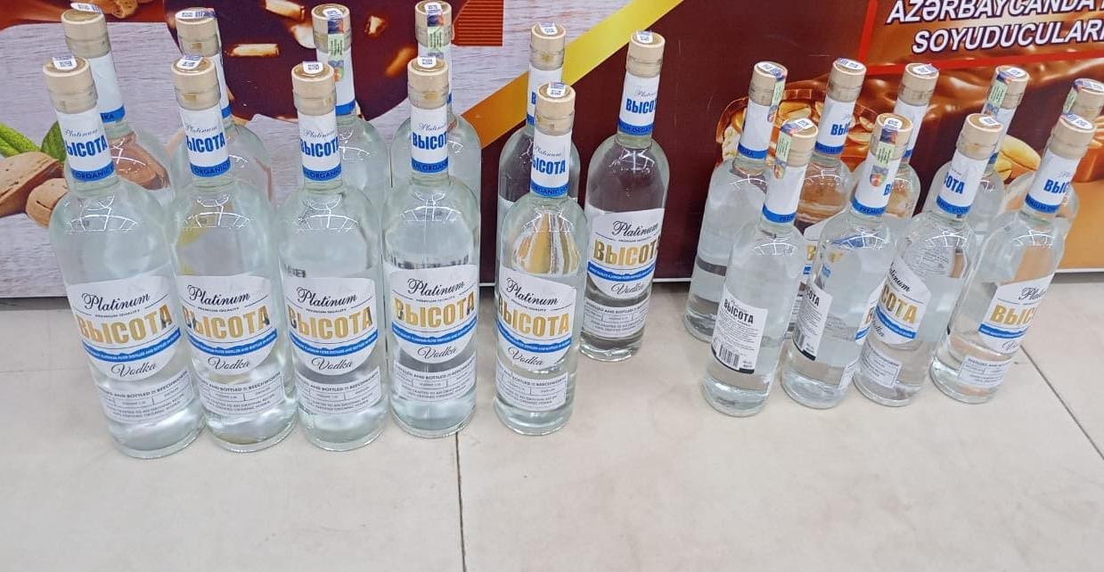 Bu marketdə saxta spirtli içkilər aşkarlandı – FOTO Bu marketdə saxta spirtli içkilər aşkarlandı – FOTO