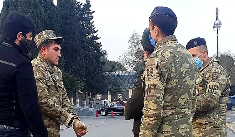 Hərbi formanı yalnız xüsusi günlərdə GEYİNƏ BİLƏCƏKLƏR