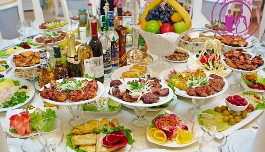 Restoranların OYUNU – Toyda artıq qalan yeməklərin SONRAKI AQİBƏTİ
