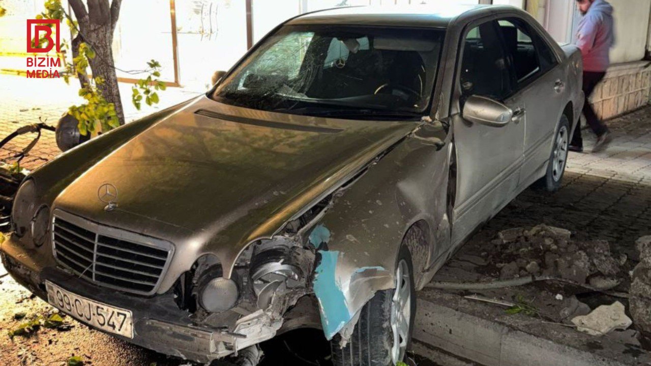 Gəncədə “Mercedes” ağır qəzaya DÜŞDÜ – FOTO/VİDEO