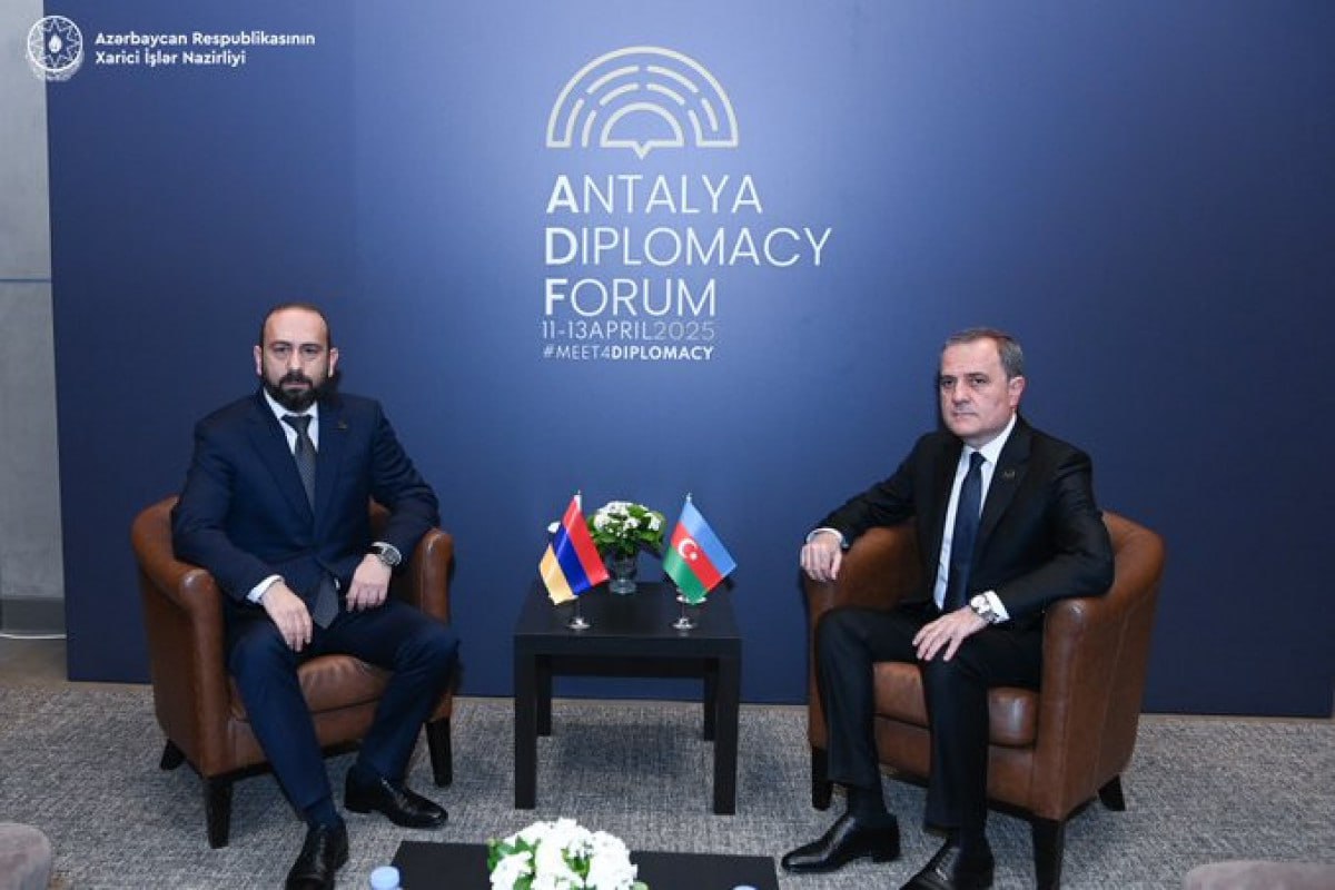 Ceyhun Bayramov Mirzoyanla GÖRÜŞDÜ Ceyhun Bayramov Mirzoyanla GÖRÜŞDÜ