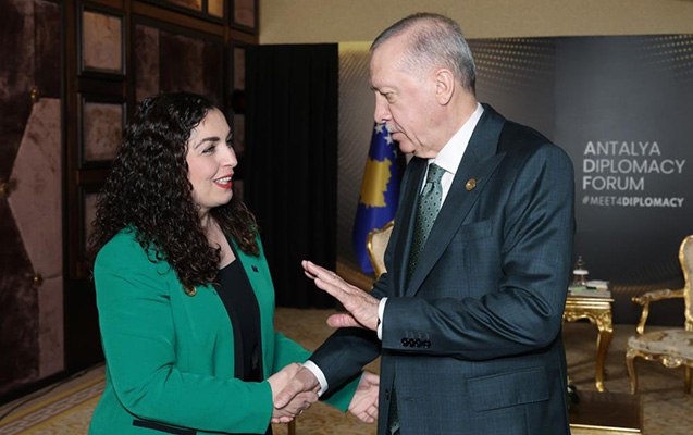 Ərdoğandan Kosovo prezidentinə: “Türkcəni gah öyrənirsən, gah unudursan...” - VİDEO Ərdoğandan Kosovo prezidentinə: “Türkcəni gah öyrənirsən, gah unudursan...” - VİDEO