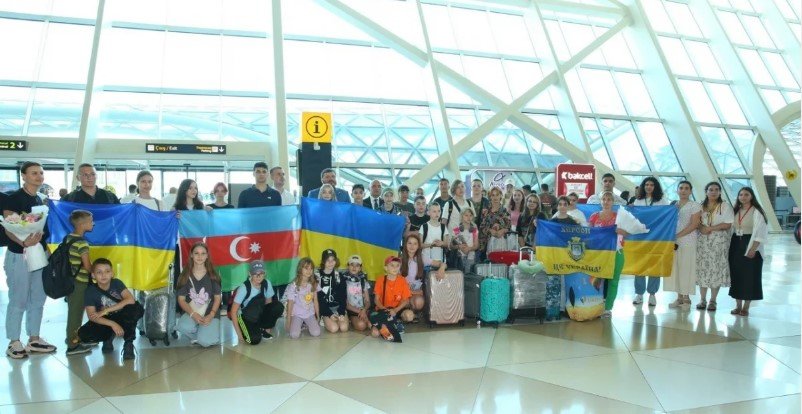 Ukraynadan ölkəmizə reabilitasiya üçün 29 uşaq GƏTİRİLDİ - VİDEO Ukraynadan ölkəmizə reabilitasiya üçün 29 uşaq GƏTİRİLDİ - VİDEO