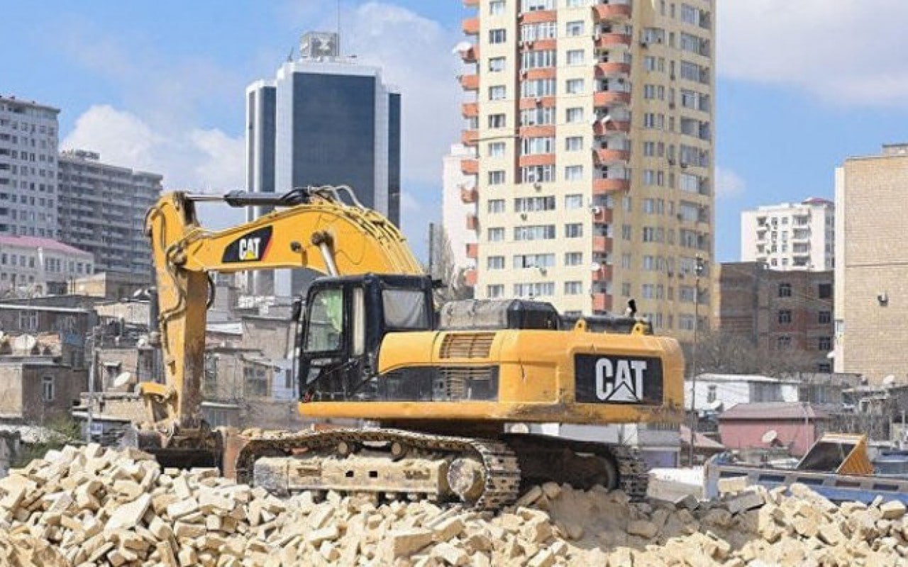 Bakıda söküntülər BAŞLAYIR – “Kiçik evlər üçün kompensasiya bu formada ÖDƏNİLƏ BİLƏR”