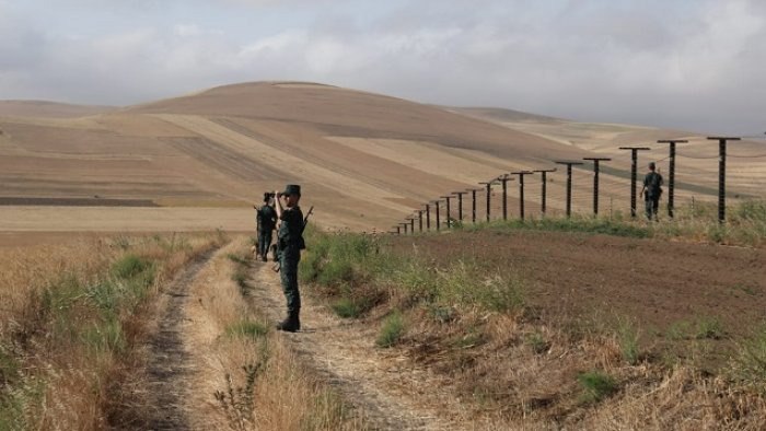 İranla sərhəddə ƏMƏLİYYAT: PUA ilə narkotik keçirmək istədilər - FOTO İranla sərhəddə ƏMƏLİYYAT: PUA ilə narkotik keçirmək istədilər - FOTO