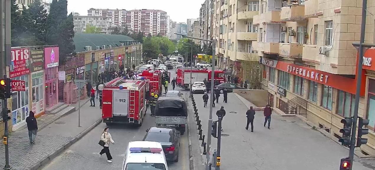 Bakıdakı yanğınla bağlı avtomobillərin hərəkətinə məhdudiyyət qoyuldu – FOTO Bakıdakı yanğınla bağlı avtomobillərin hərəkətinə məhdudiyyət qoyuldu – FOTO