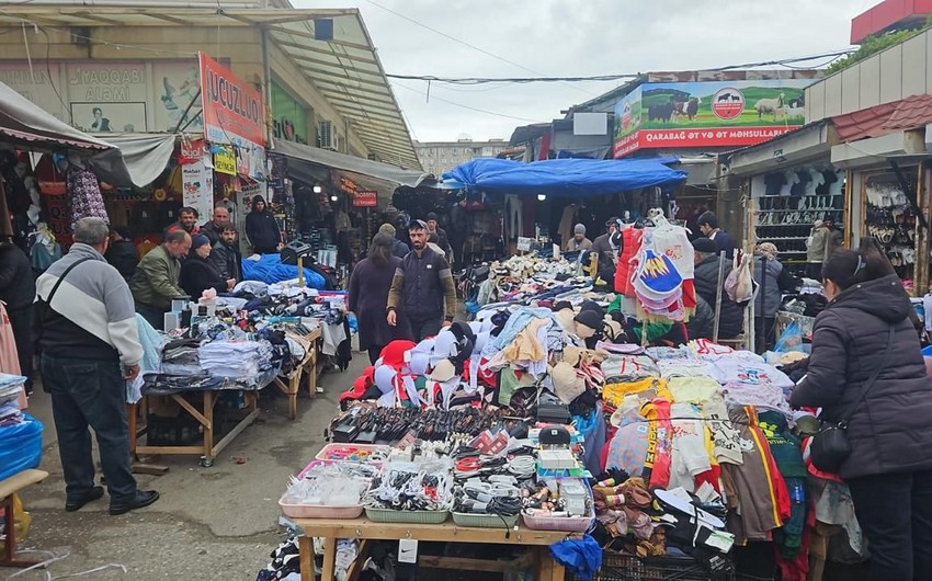 “Vosmoy” bazarının ətrafındakı küçə ticarəti yığışdırıldı - FOTO “Vosmoy” bazarının ətrafındakı küçə ticarəti yığışdırıldı - FOTO