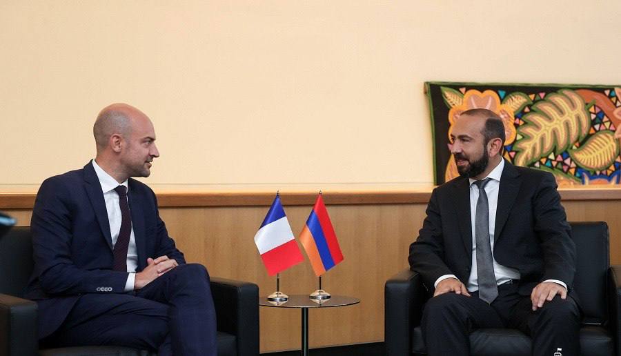Mirzoyan fransalı həmkarı ilə Azərbaycanla sülh prosesini MÜZAKİRƏ ETDİ
