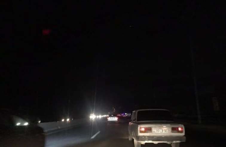 Saray qəsəbəsində yollar qaranlığa QƏRQ OLDU: Sakinlər narazıdır