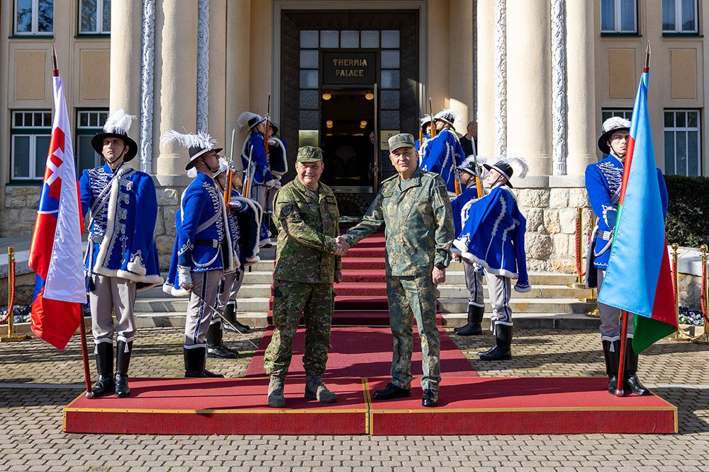 Azərbaycanla Slovakiya arasında hərbi sahələrdə əməkdaşlıq MÜZAKİRƏ EDİLDİ - FOTO