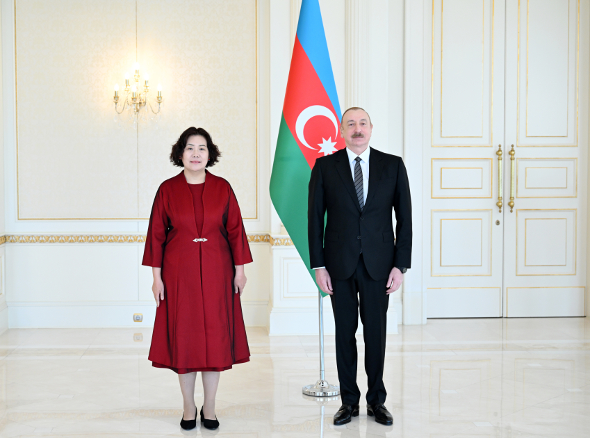 Prezident Çinin yeni səfirinin etimadnaməsini qəbul etdi – FOTO/VİDEO Prezident Çinin yeni səfirinin etimadnaməsini qəbul etdi – FOTO/VİDEO