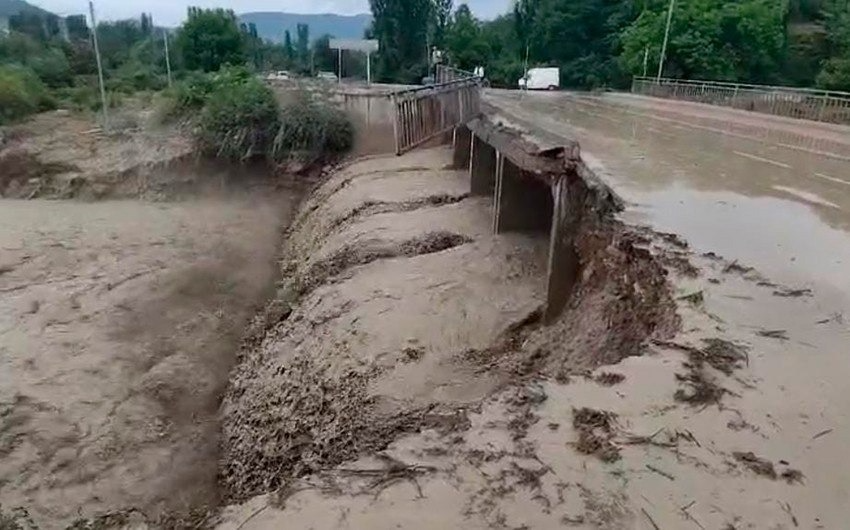 Xızı sakinləri ÇƏTİNLİKDƏ – Bakıya gələ bilmirlər – VİDEO Xızı sakinləri ÇƏTİNLİKDƏ – Bakıya gələ bilmirlər – VİDEO