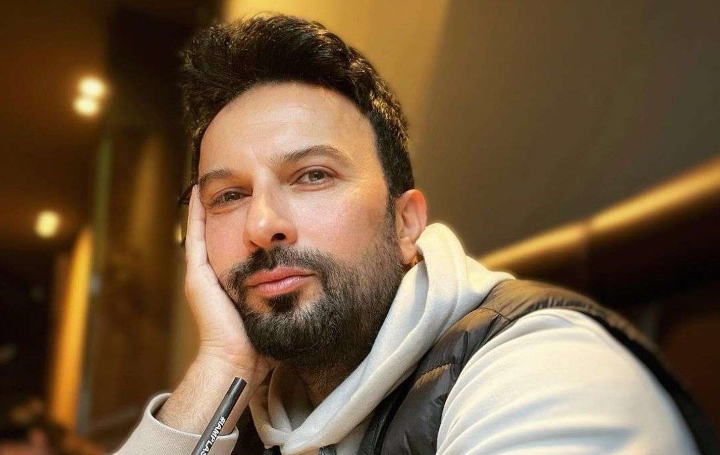 Tarkan anasınının vida mərasimində göz yaşlarına BOĞULDU – FOTO/VİDEO Tarkan anasınının vida mərasimində göz yaşlarına BOĞULDU – FOTO/VİDEO