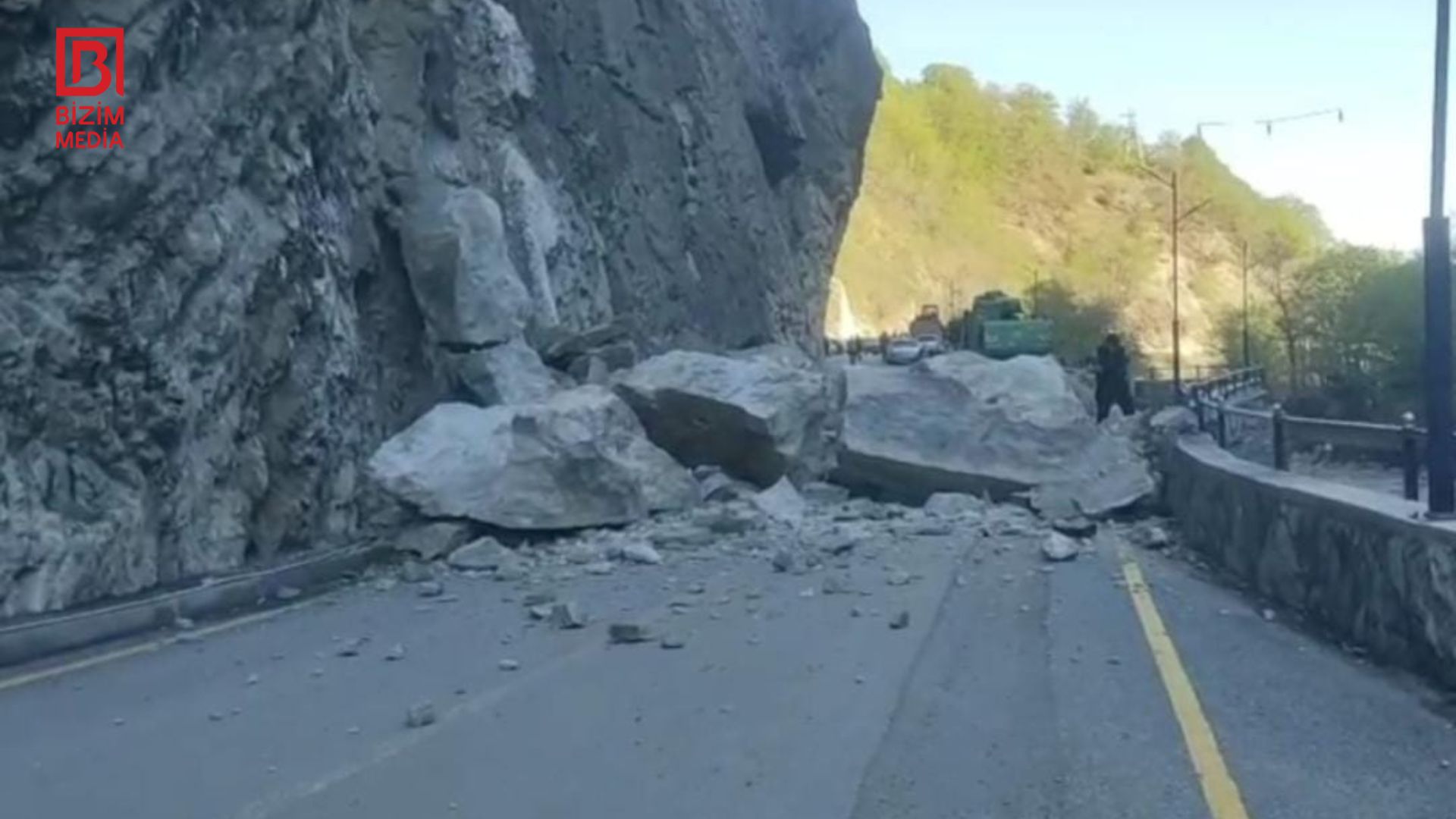 AAYDA: Qubada qaya uçan yol yolda hərəkət qısa müddətdə bərpa olunacaq