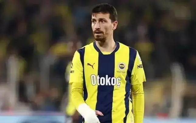 "Fənərbağça"nın futbolçusu xəstəxanaya YERLƏŞDİRİLDİ
