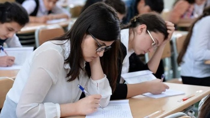 Bu gün Azərbaycanda buraxılış imtahanı keçirildi