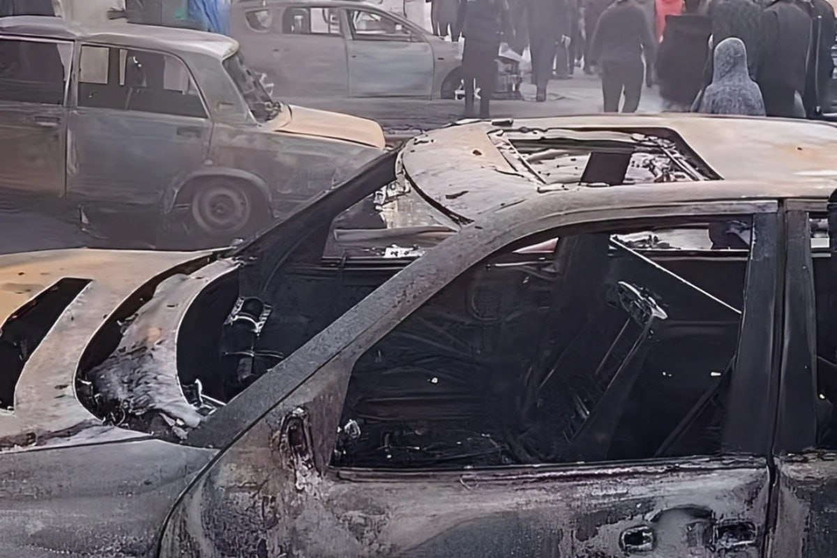 Bakıdakı yanğında 5 avtomobil külə dönüb Bakıdakı yanğında 5 avtomobil külə dönüb