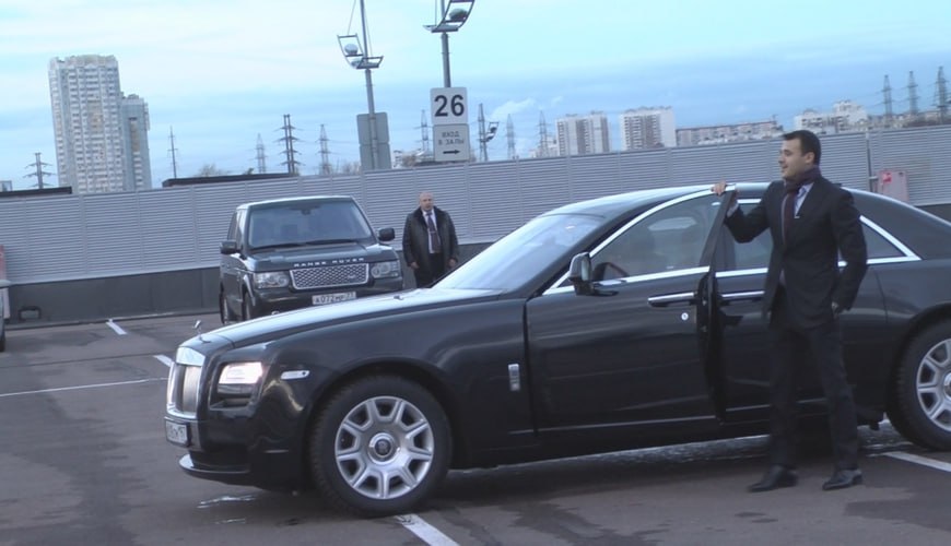 Emin Ağalarov "Rolls-Royce"u ilə qəzaya düşdü - VİDEO Emin Ağalarov "Rolls-Royce"u ilə qəzaya düşdü - VİDEO