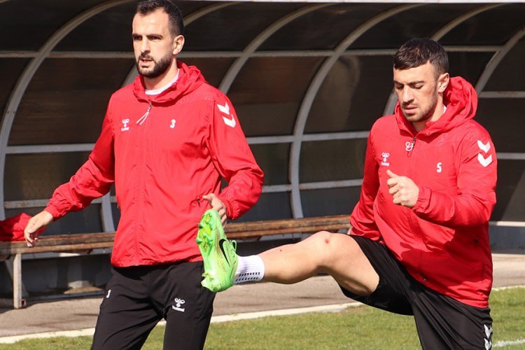 “Araz Naxçıvan”ın zədəli oyunçuları komandaya QOŞULDU “Araz Naxçıvan”ın zədəli oyunçuları komandaya QOŞULDU