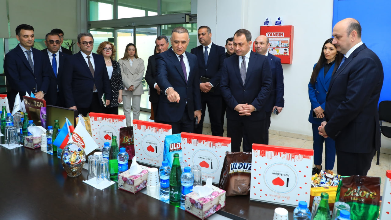 Nizami Rayon İcra Hakimiyyətinin başçısı Sahibkarlar Günü ilə əlaqədar “Ulduz” şokolad fabrikini ziyarət edib - FOTO